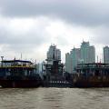 ships on hongpu river